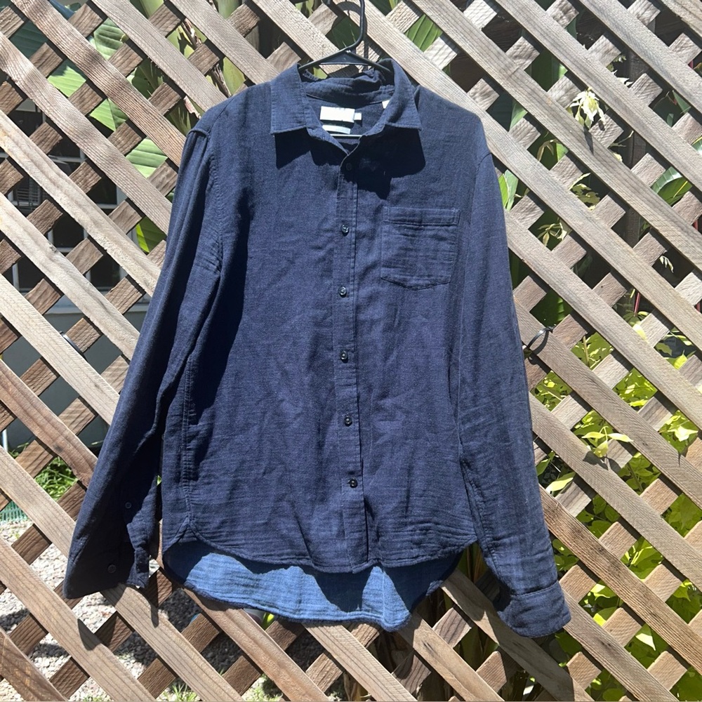 Vince Classic Fit Cotton Button Down Shirt Navy Size M. See small flaw on side